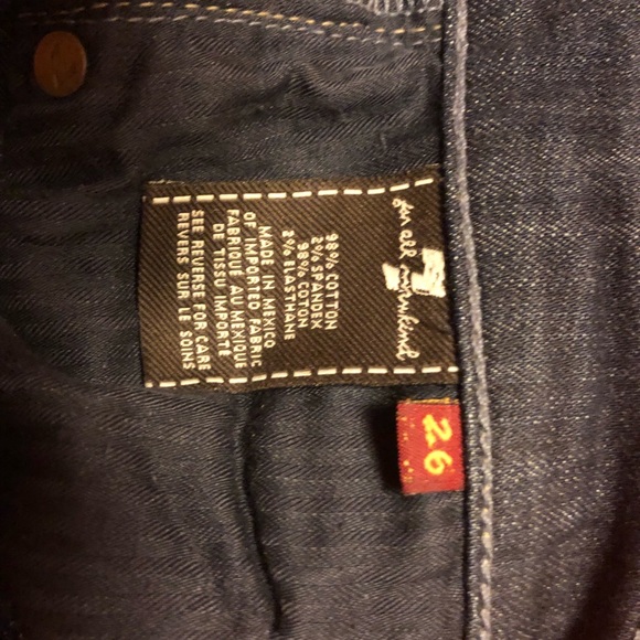 Classic and flattering 7 for all mankind jeans - Picture 3 of 7